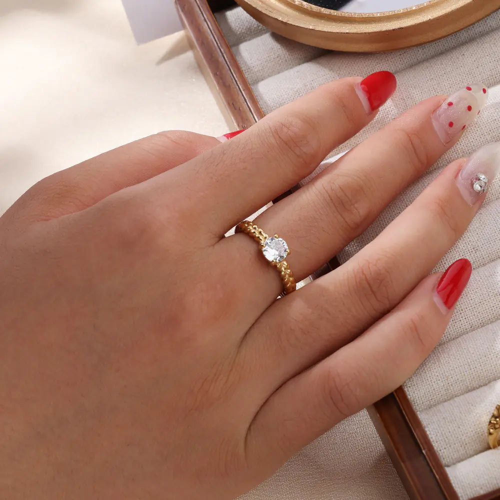 Twisted White Zircon Open Ring    EJ25R01369G