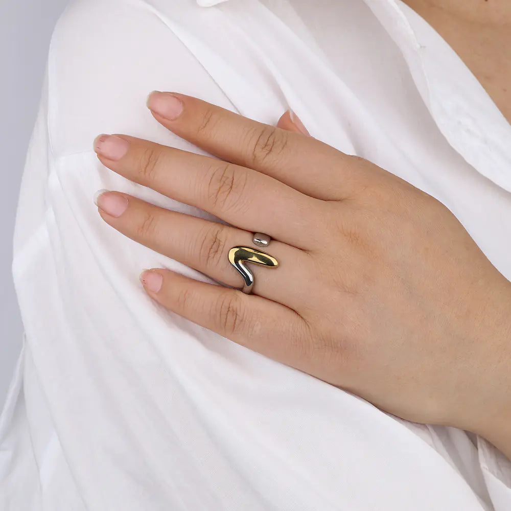 Special-Shaped Two-Color Ring     EJ25R01274GS