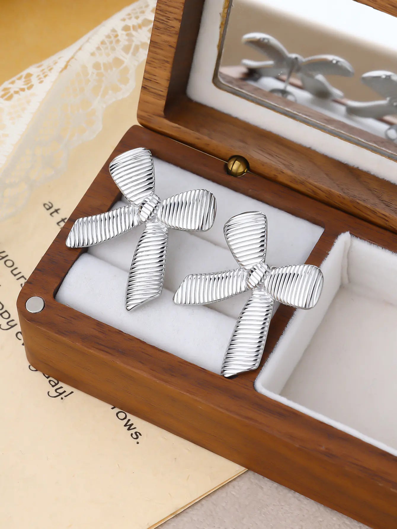 Bow Stud Earrings    EJE01192S/G