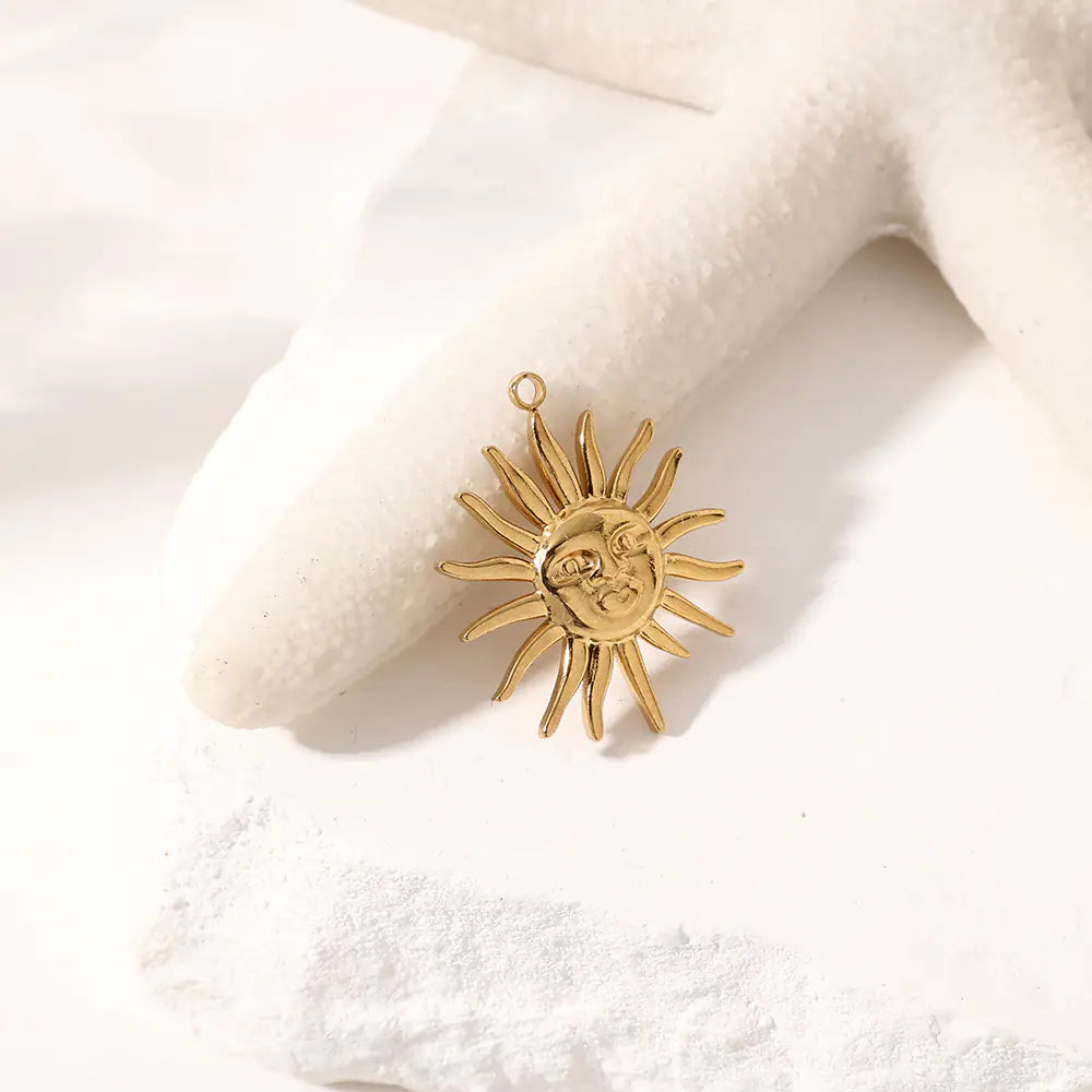 Hot-selling Stainless Steel Small Sun Pendant   EJ25N06472G