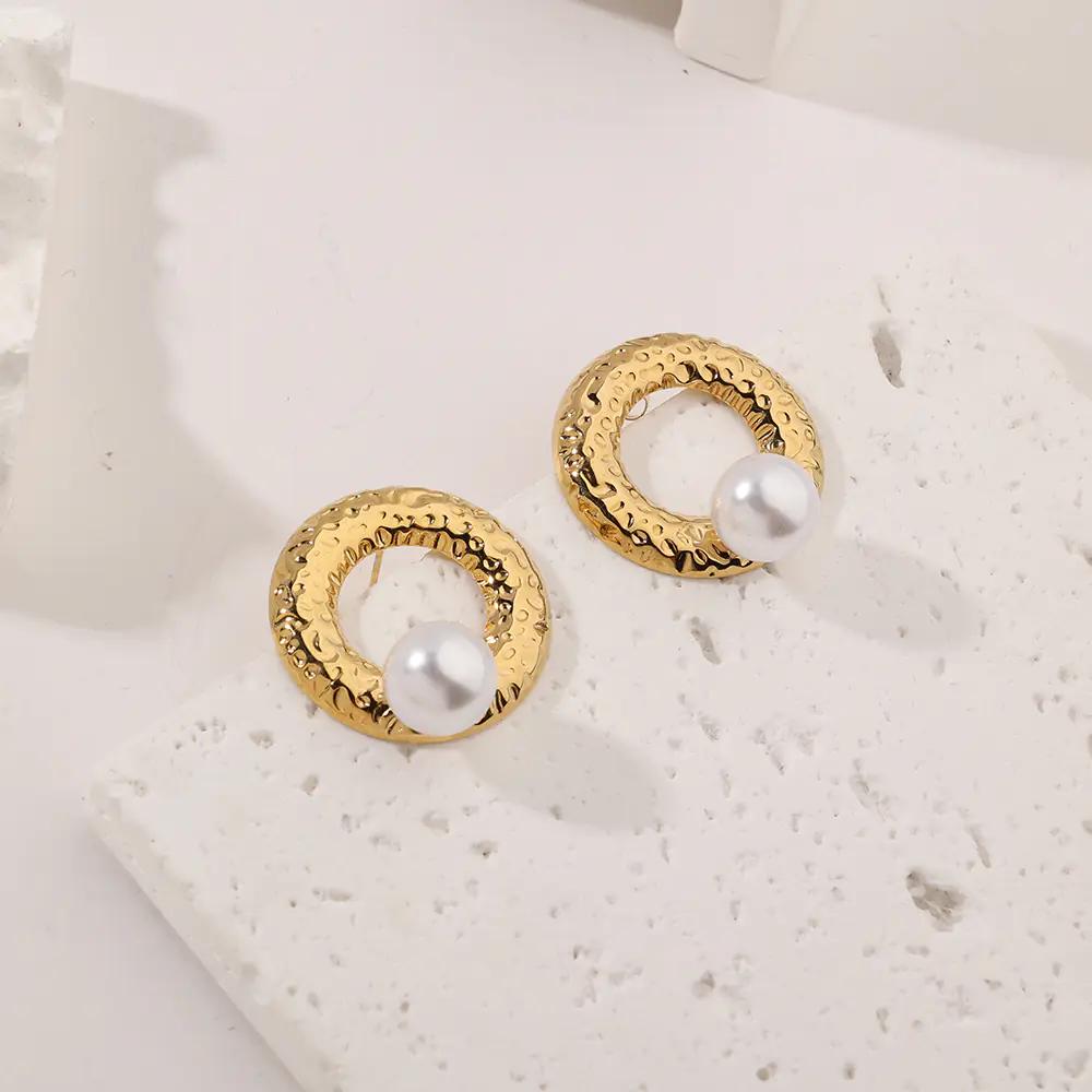 Hammer Marks Circle Pearl Stud Earrings  EJE01459G