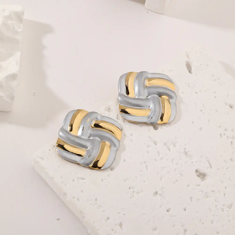 Square Patten Two Tone Stud Earrings      EJ25E01458