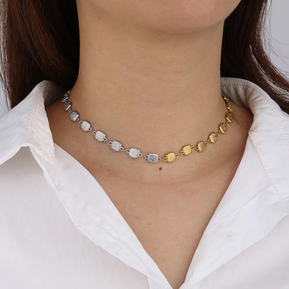 Two Tone Square Pattern Choker   EJ25N06385GS